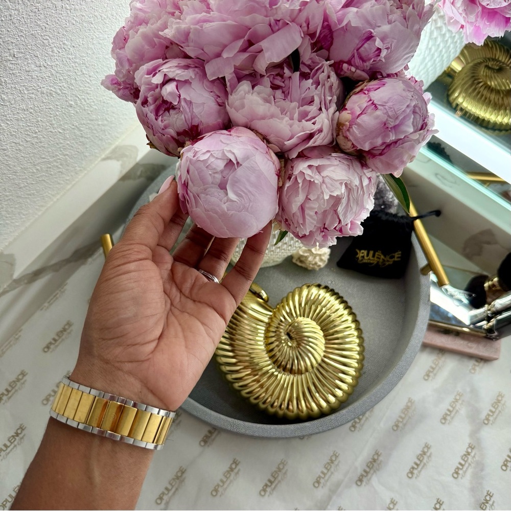 Gold Shell Clutch - Picture 2 of 5